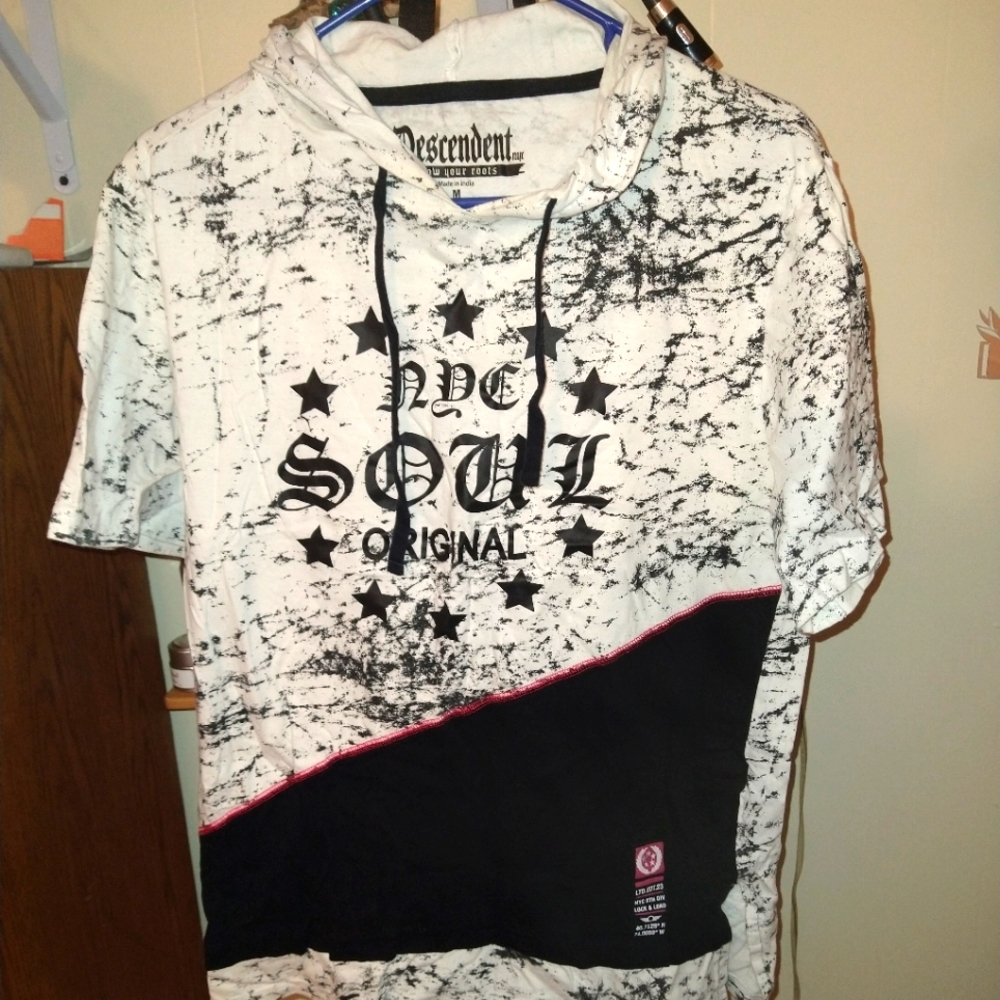 Hooded short sleeve shirt
